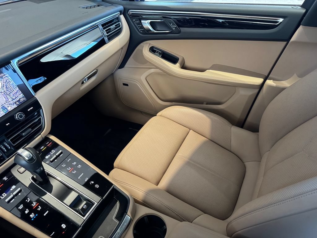 Certified 2026 Porsche Macan AWD/4WD image 41