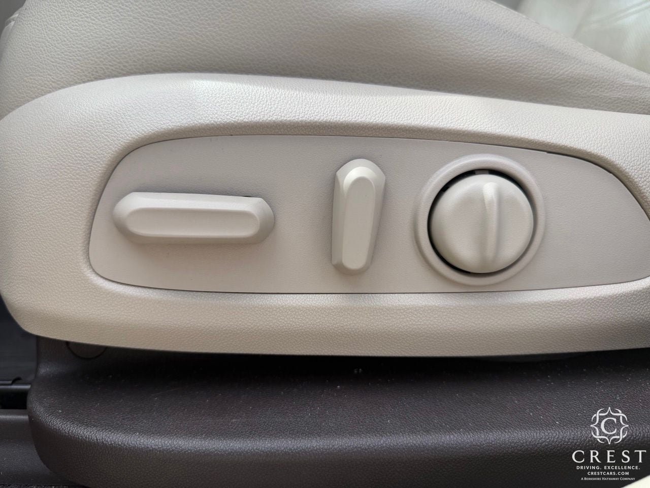 Used 2019 GMC Acadia Denali w/ Technology Package FWD image 13