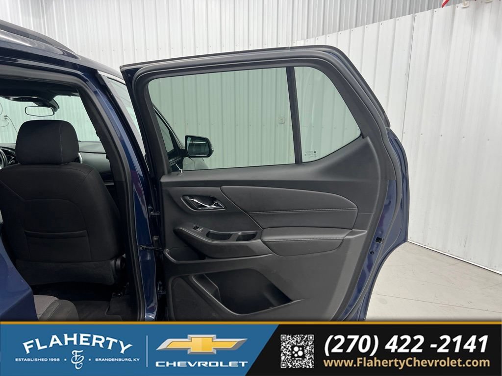 Used 2022 Chevrolet Traverse LT FWD image 12