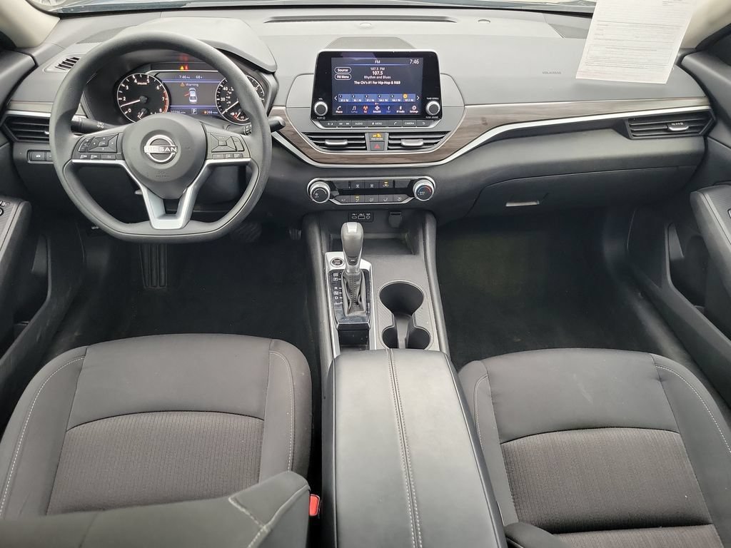 Used 2025 Nissan Altima 2.5 SV FWD image 11