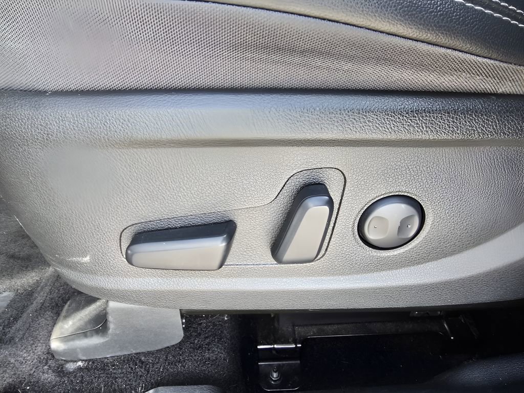 Used 2023 Hyundai Santa Fe SEL Premium image 16