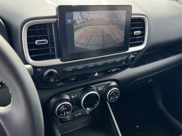 Certified 2025 Hyundai Venue SEL image 25