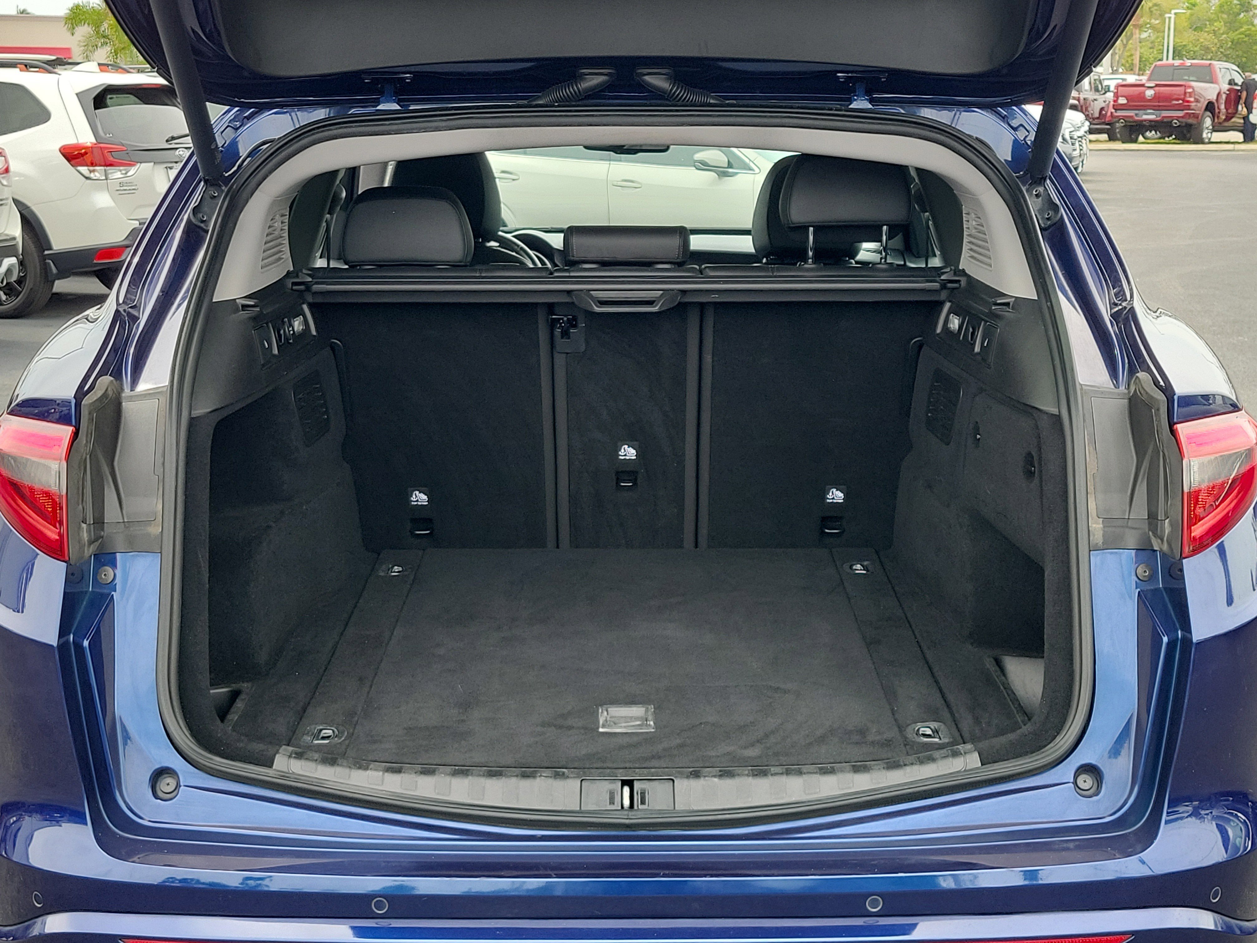 Used 2021 Alfa Romeo Stelvio Ti w/ Nero Edizione image 12