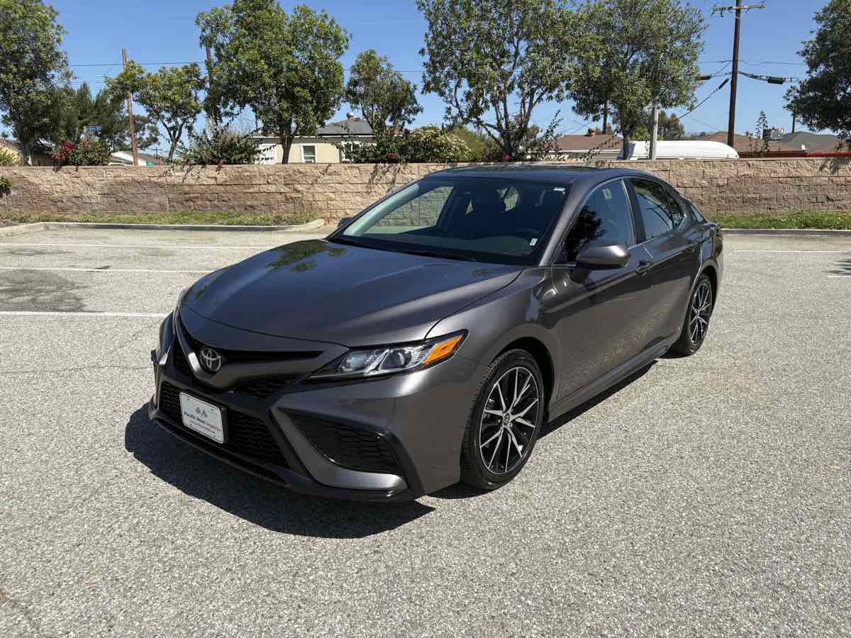 Used 2024 Toyota Camry SE image 4