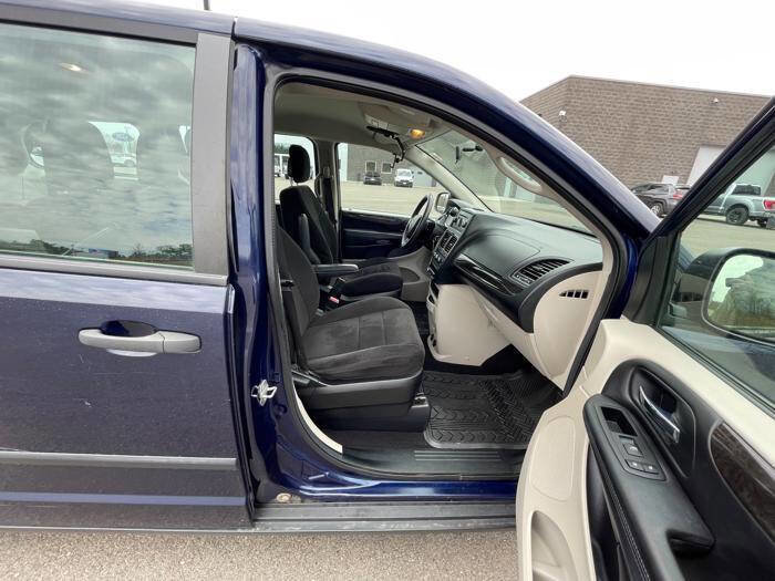 Used 2013 Dodge Grand Caravan American Value Package FWD image 28