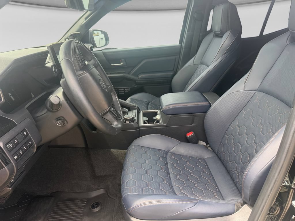 Used 2025 Toyota 4Runner Platinum AWD/4WD image 16