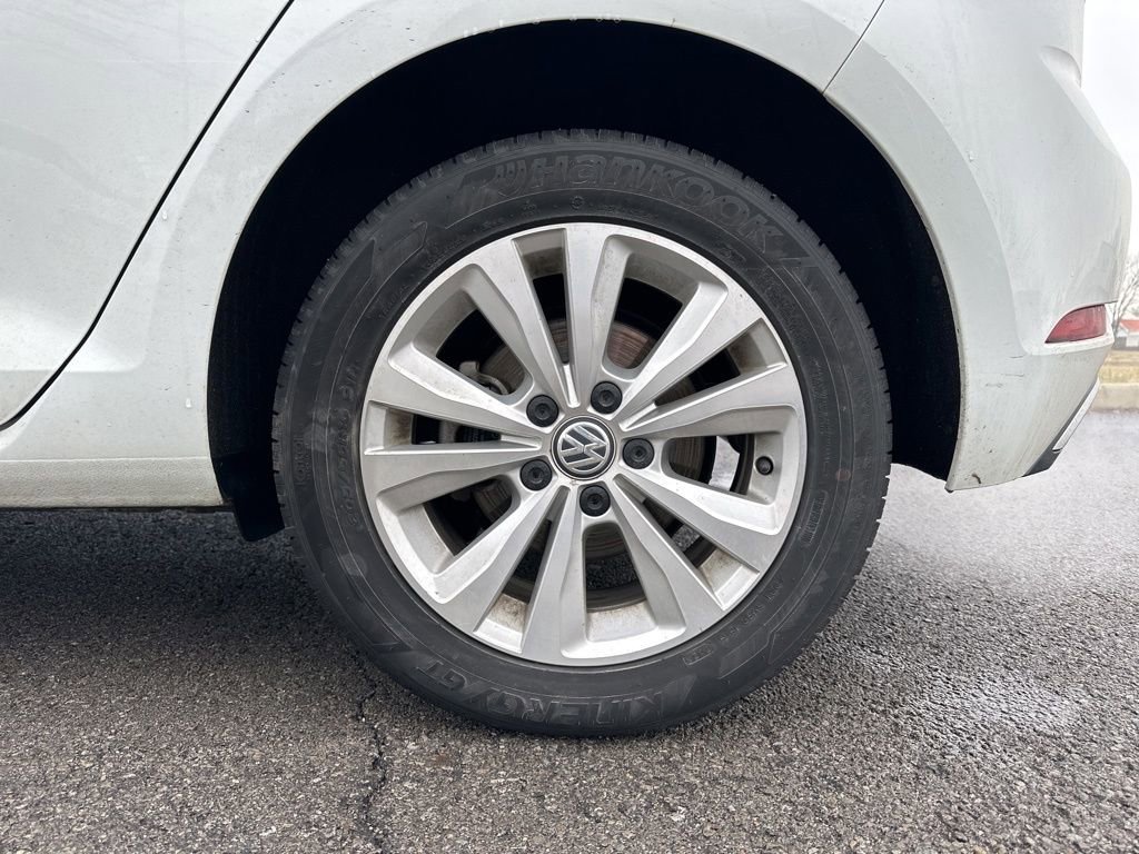 Used 2018 Volkswagen Golf SE image 8