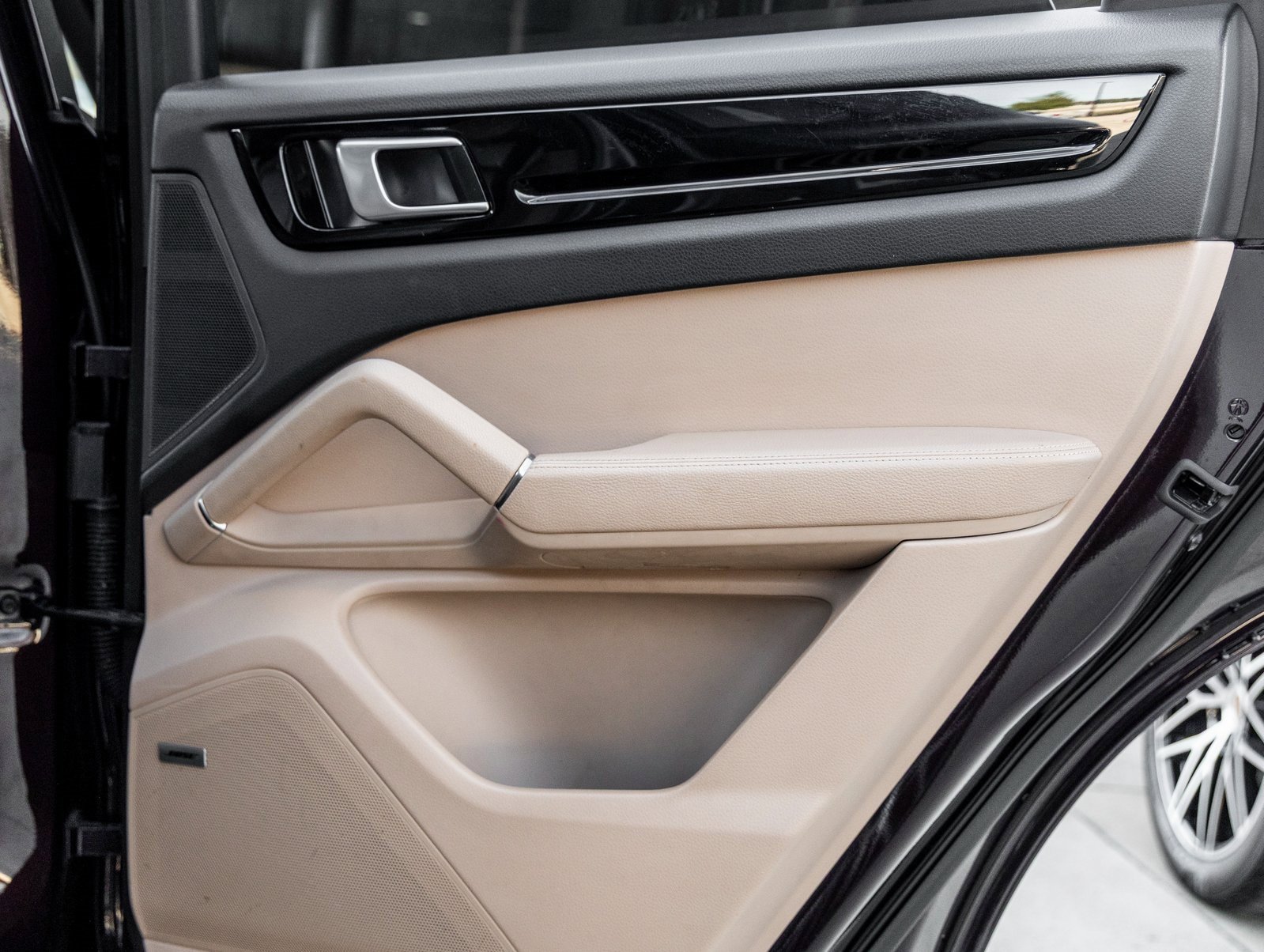 Used 2020 Porsche Cayenne image 39