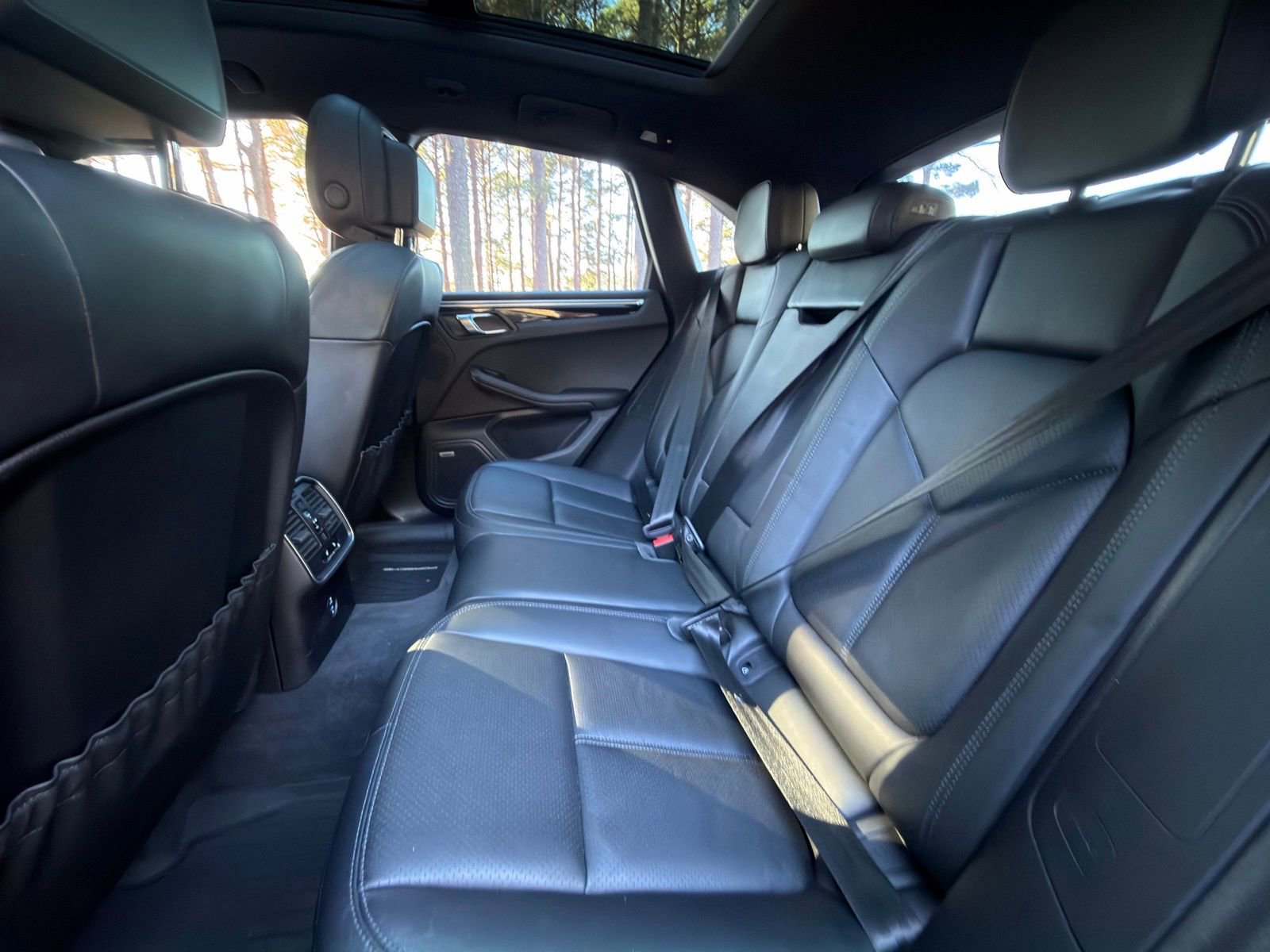 Used 2021 Porsche Macan image 14