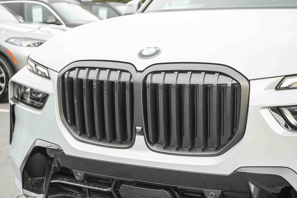 Used 2026 BMW X7 xDrive40i w/ Executive Package image 11