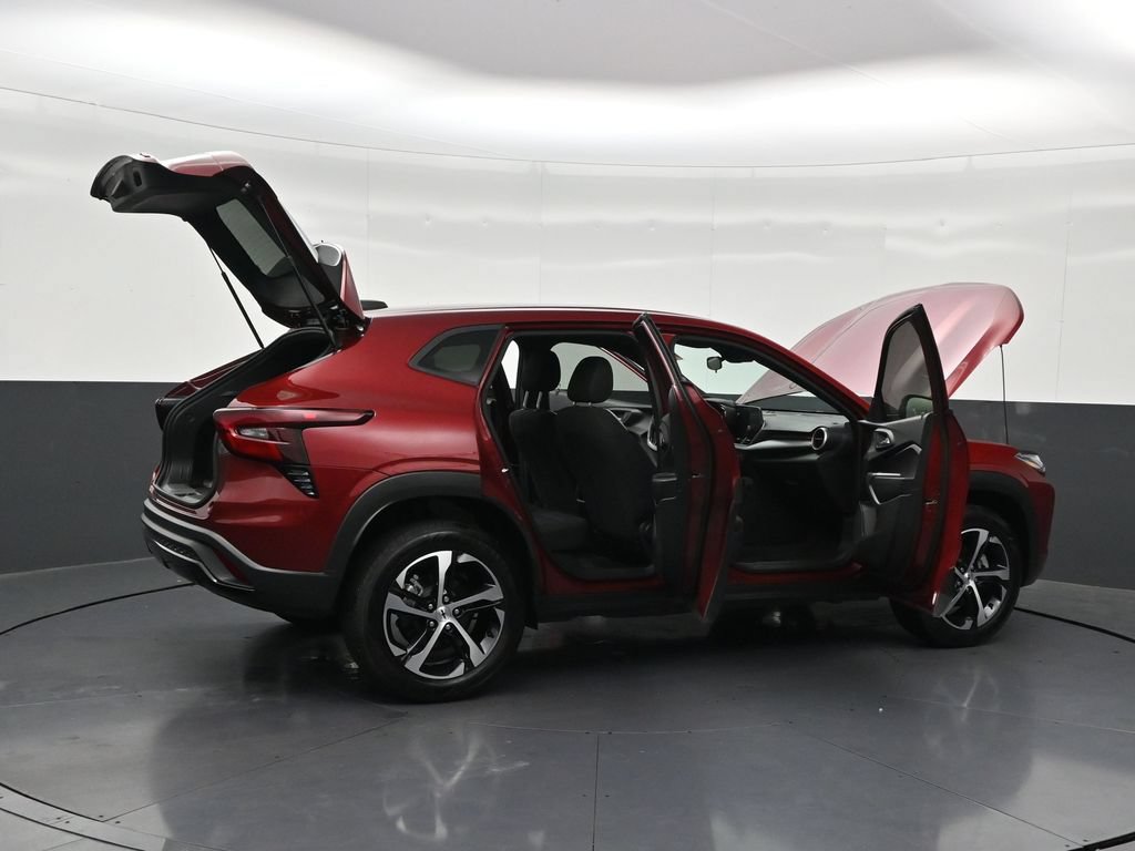 Used 2025 Chevrolet Trax RS FWD image 31