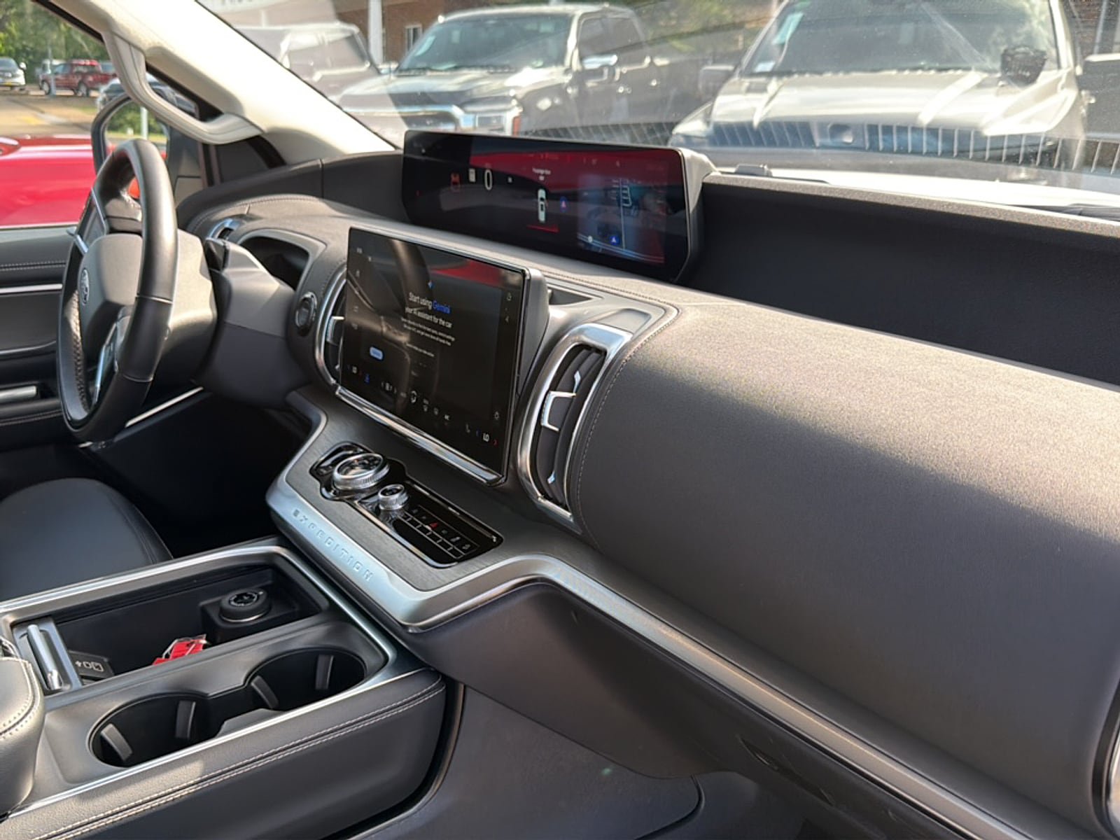 Used 2025 Ford Expedition Platinum w/ Driver's Package AWD/4WD image 13