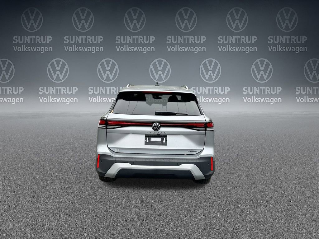 New 2025 Volkswagen Tiguan SE image 30