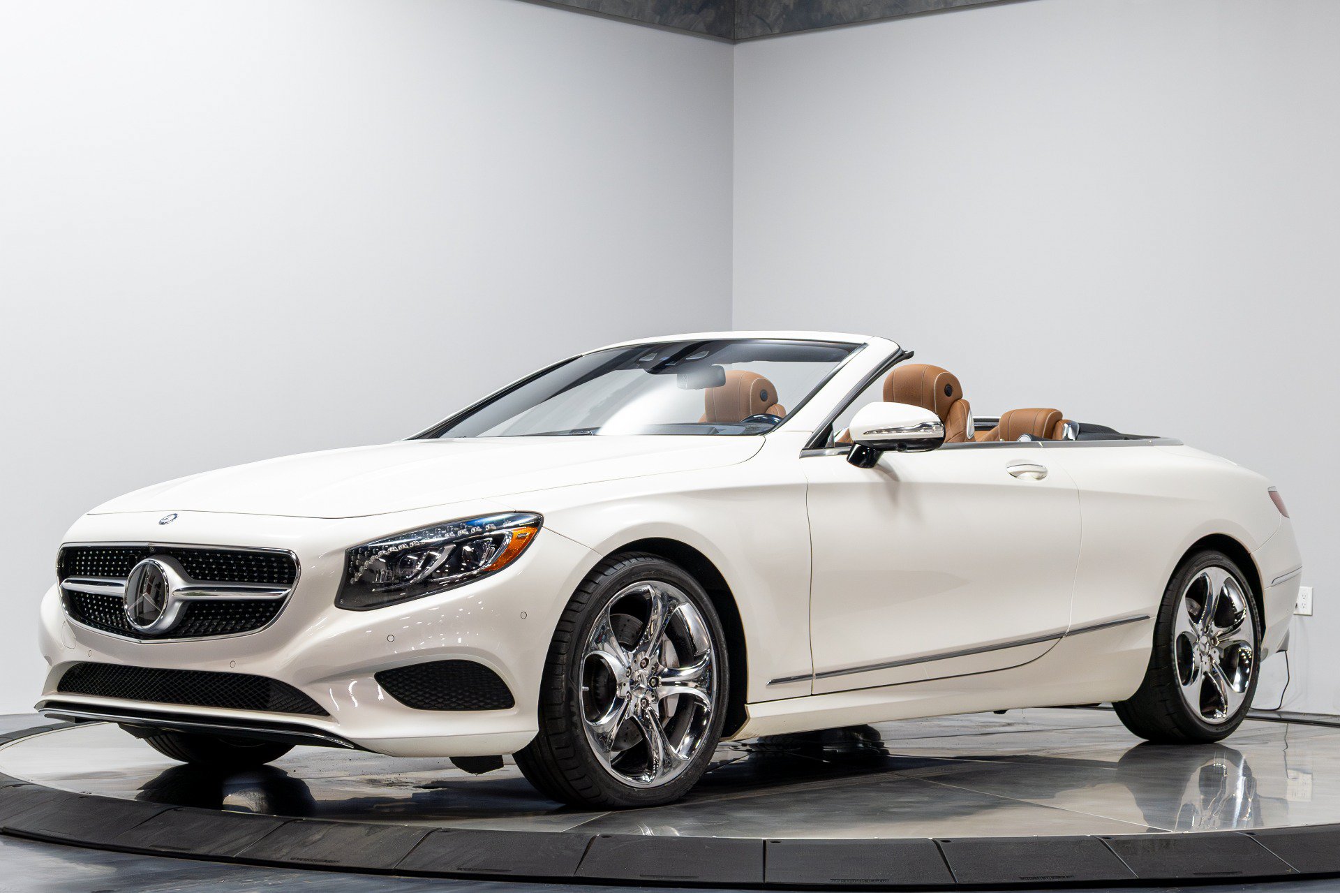 Used 2017 Mercedes-Benz S 550 Cabriolet image 2