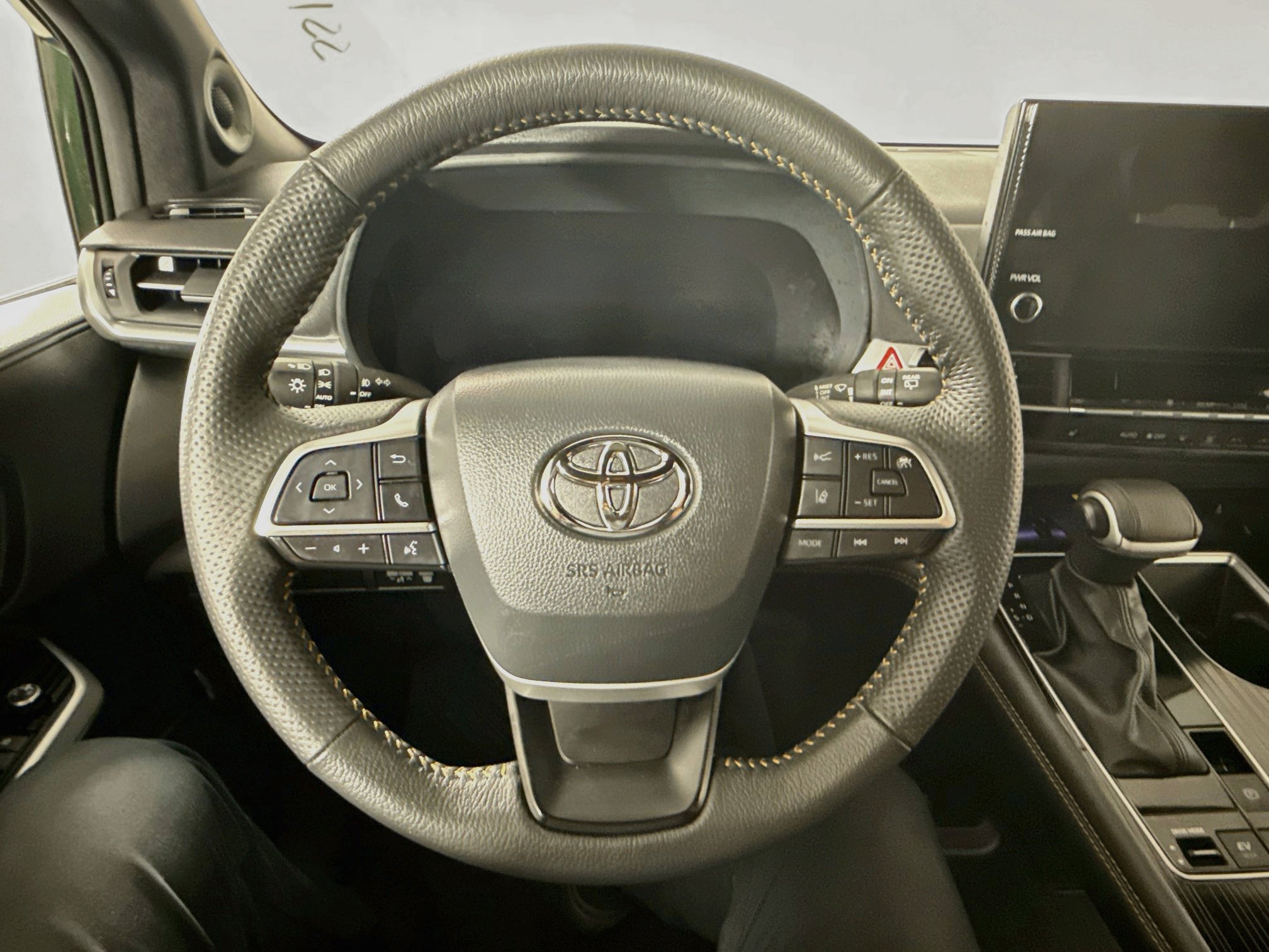 Certified 2025 Toyota Sienna XLE Woodland Edition AWD/4WD image 12