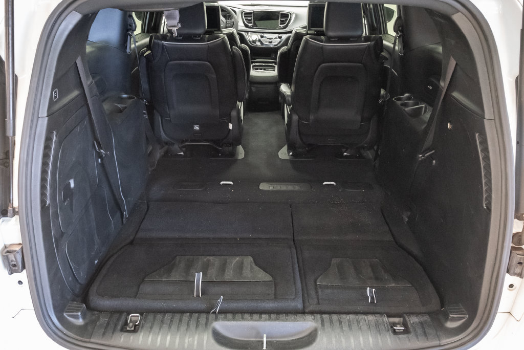 Used 2022 Chrysler Pacifica Limited w/ Uconnect Theater Family Group FWD image 44