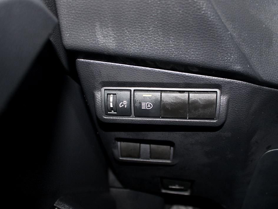 Used 2025 Toyota Corolla Cross XLE image 37