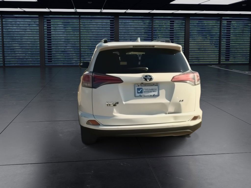 Used 2018 Toyota RAV4 LE image 7