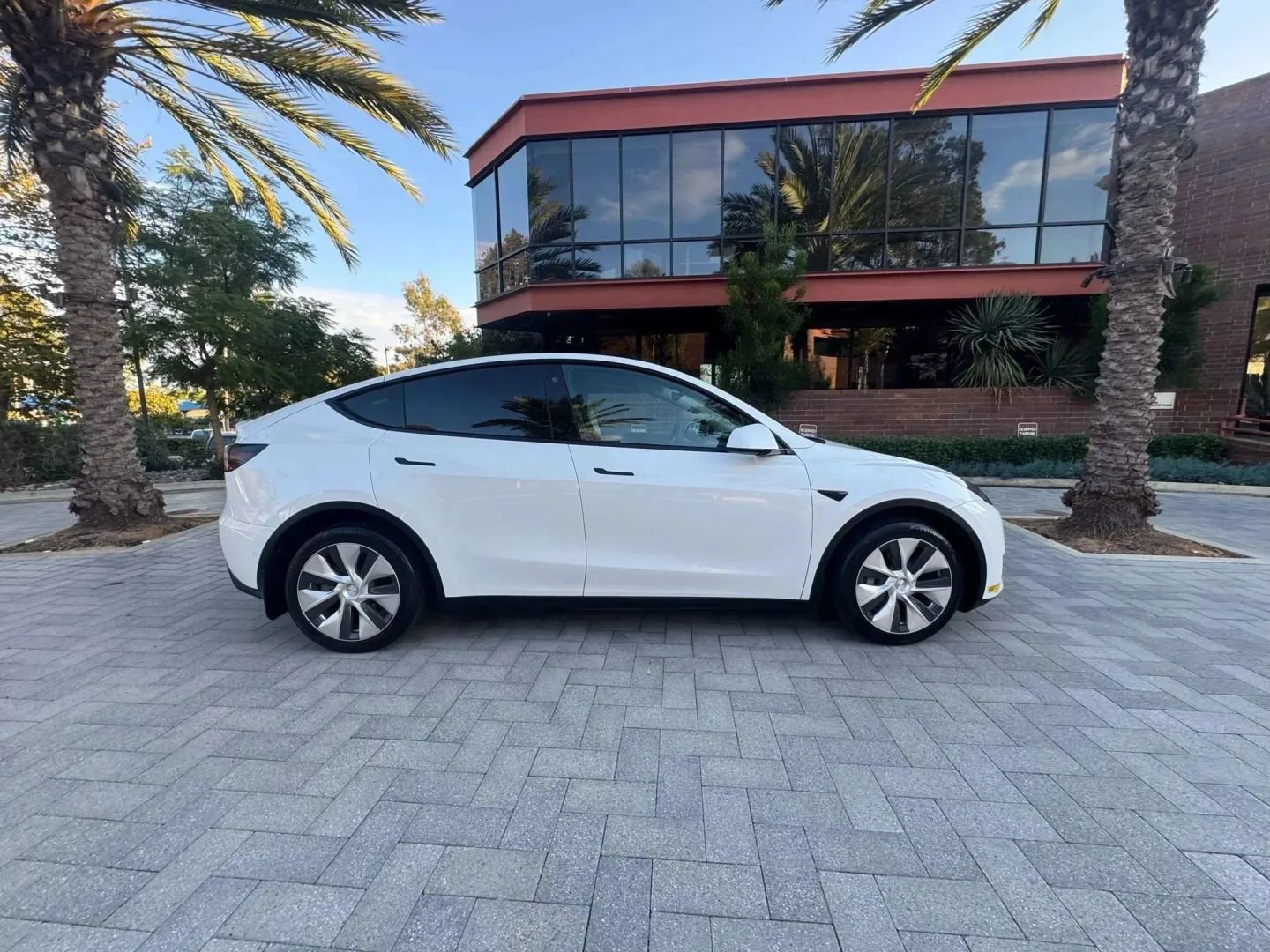 Used 2022 Tesla Model Y Long Range AWD/4WD image 4