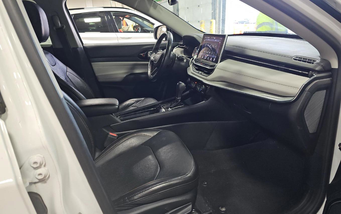 Used 2022 Jeep Compass Limited image 13