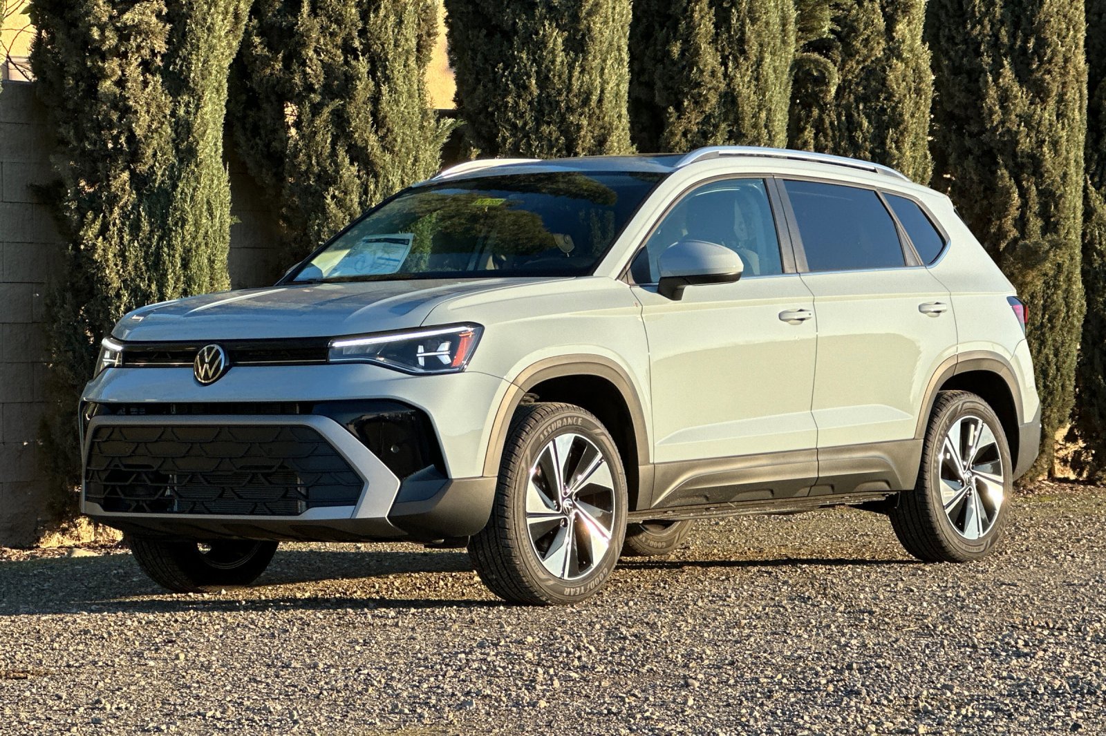 New 2026 Volkswagen Taos SE image 8