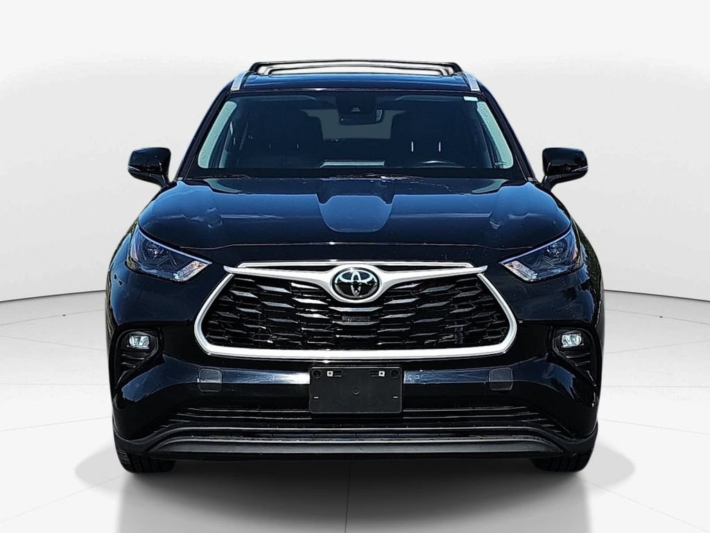 Used 2023 Toyota Highlander XLE AWD/4WD image 12