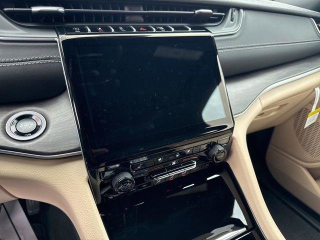 New 2025 Jeep Grand Cherokee Limited w/ Luxury Tech Group II image 22