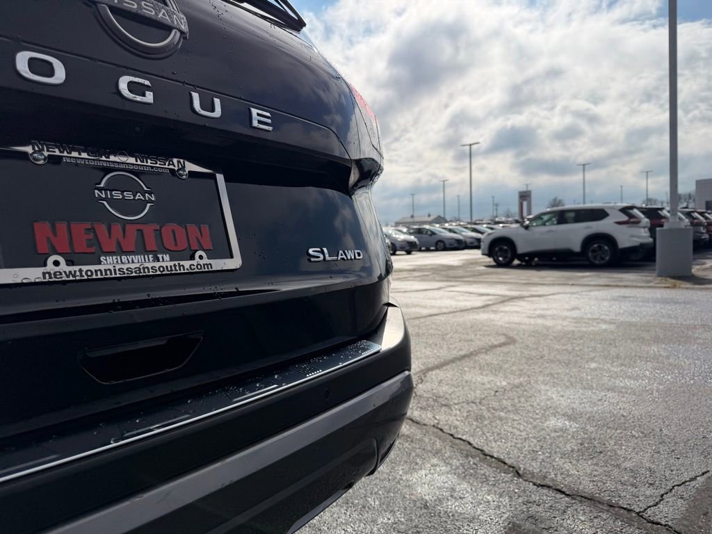 Used 2023 Nissan Rogue SL w/ SL Premium Package image 43