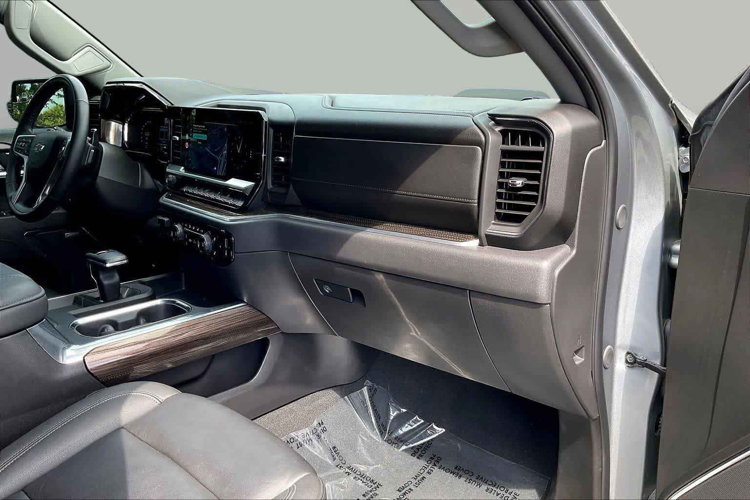 Used 2025 Chevrolet Silverado 1500 LT Trail Boss w/ Convenience Package II AWD/4WD image 16