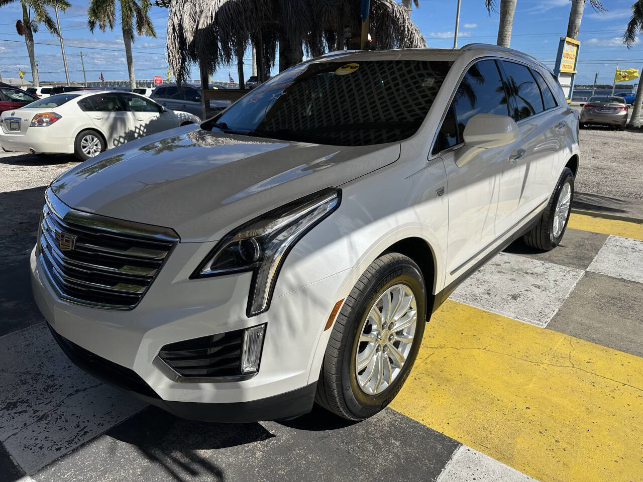 Used 2018 Cadillac XT5 FWD w/ LPO, Wheel Lock Package image 1