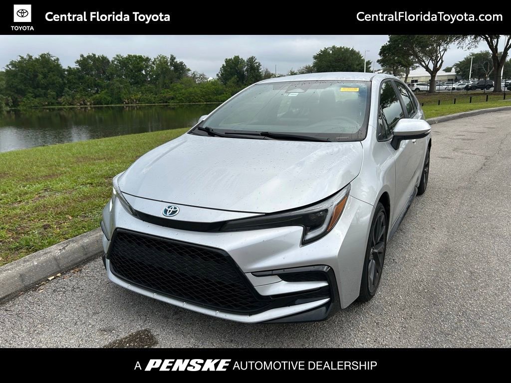 Used 2024 Toyota Corolla SE FWD image 1
