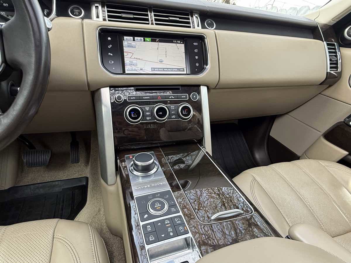 Used 2016 Land Rover Range Rover HSE image 25
