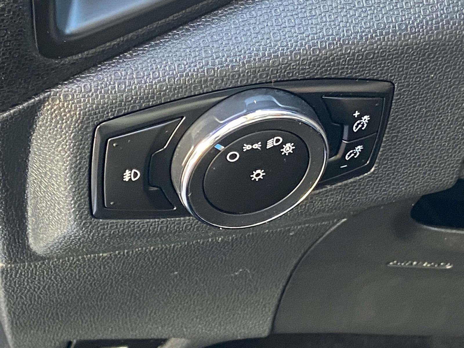 Used 2021 Ford EcoSport SE w/ SE Convenience Package image 11