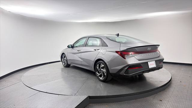 Used 2025 Hyundai Elantra Sport FWD image 6