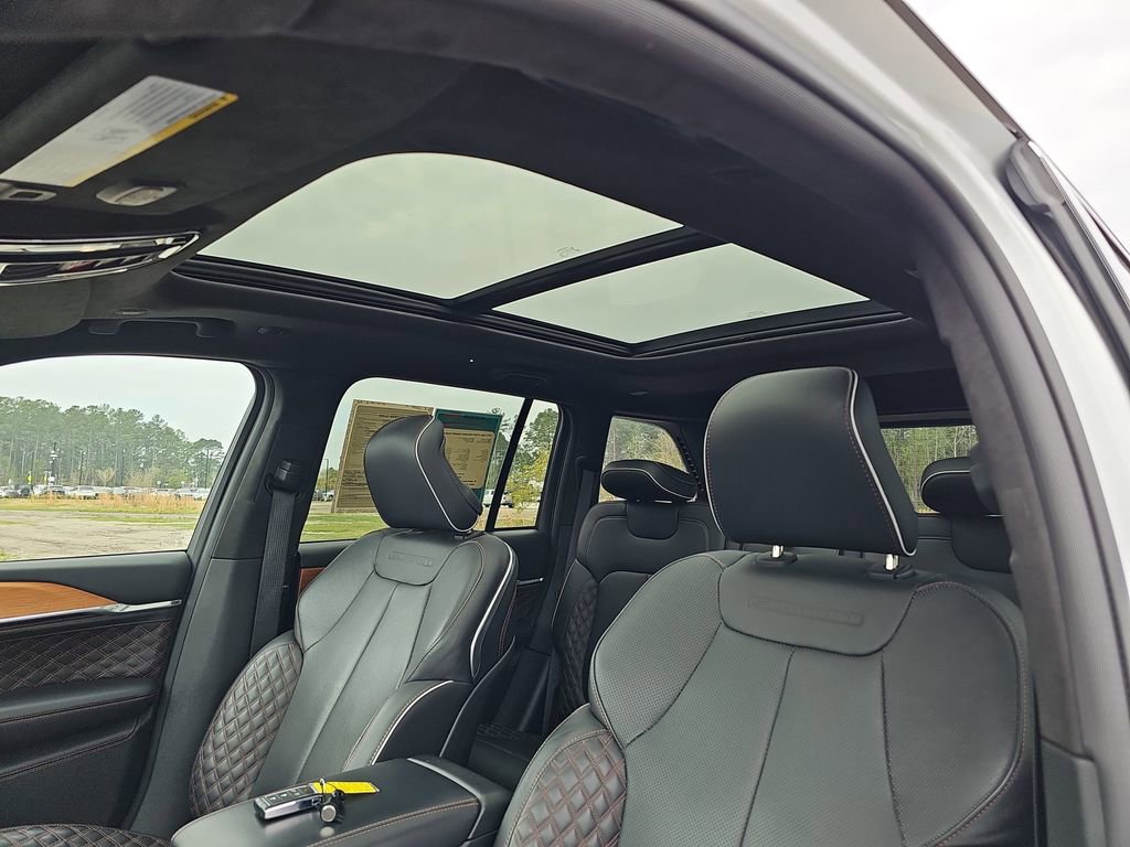 Used 2023 Jeep Grand Cherokee Summit image 34