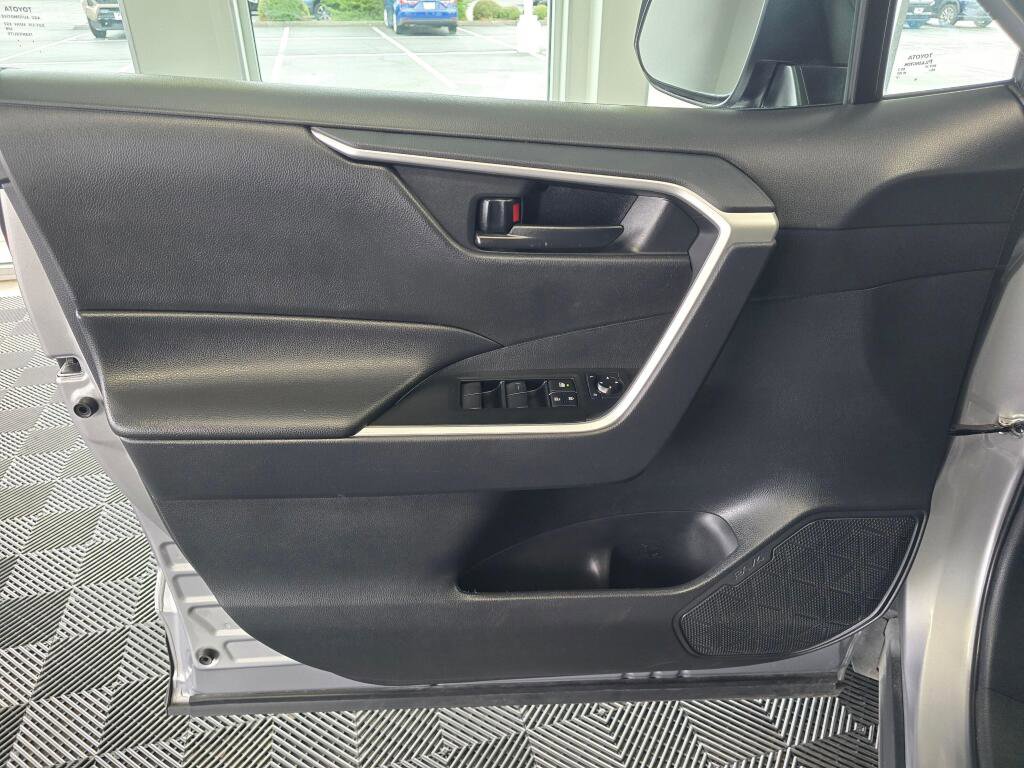 Used 2025 Toyota RAV4 LE image 19