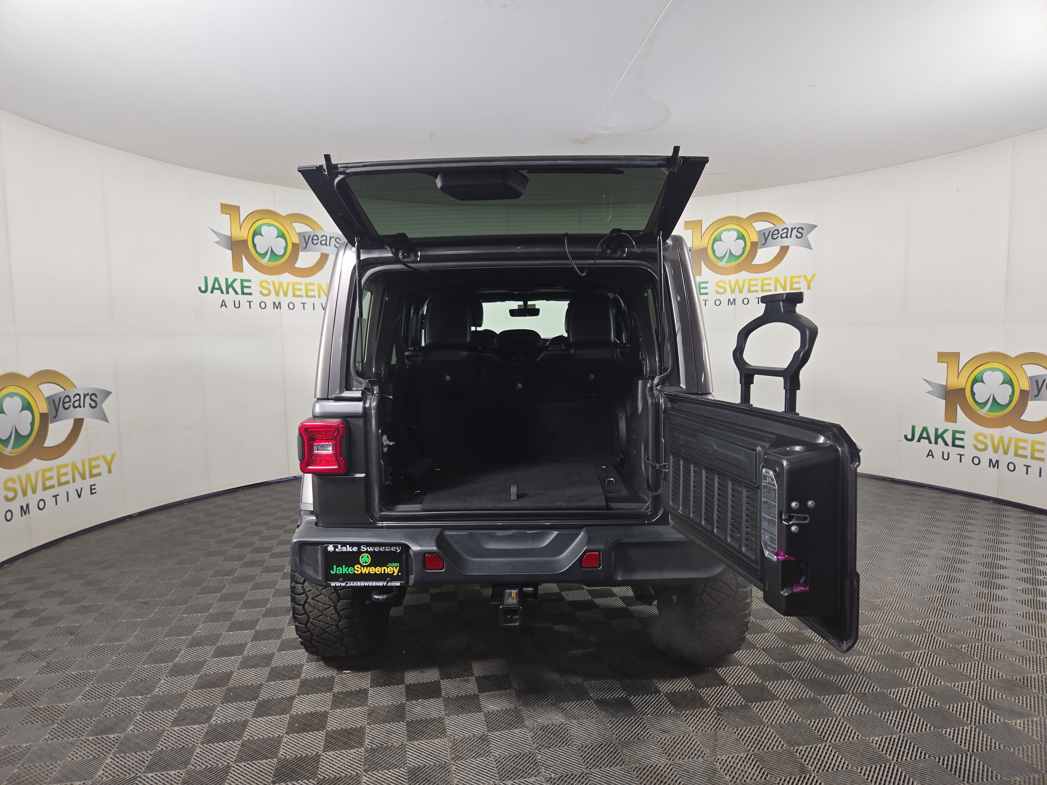 Used 2018 Jeep Wrangler Unlimited Sahara image 34