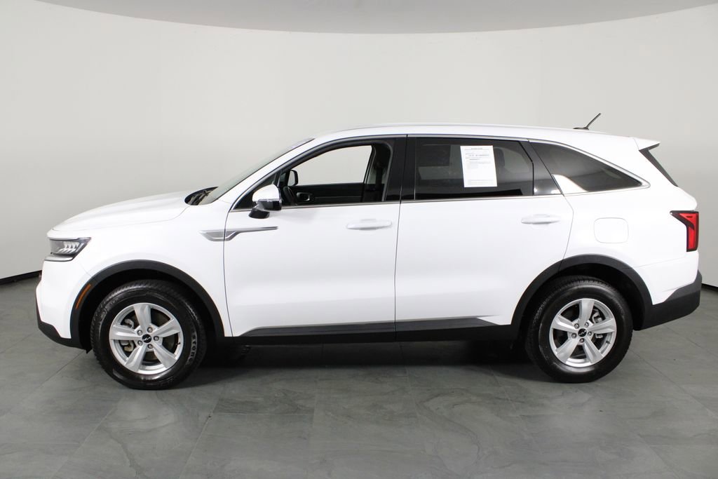 Used 2023 Kia Sorento LX image 8