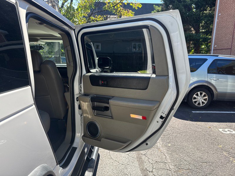 Used 2003 HUMMER H2 w/ Preferred Equipment Group AWD/4WD image 17