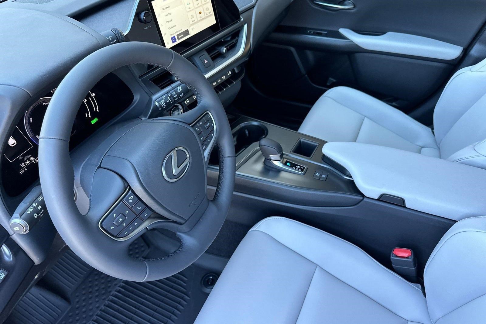 New 2026 Lexus UX 300h FWD image 4