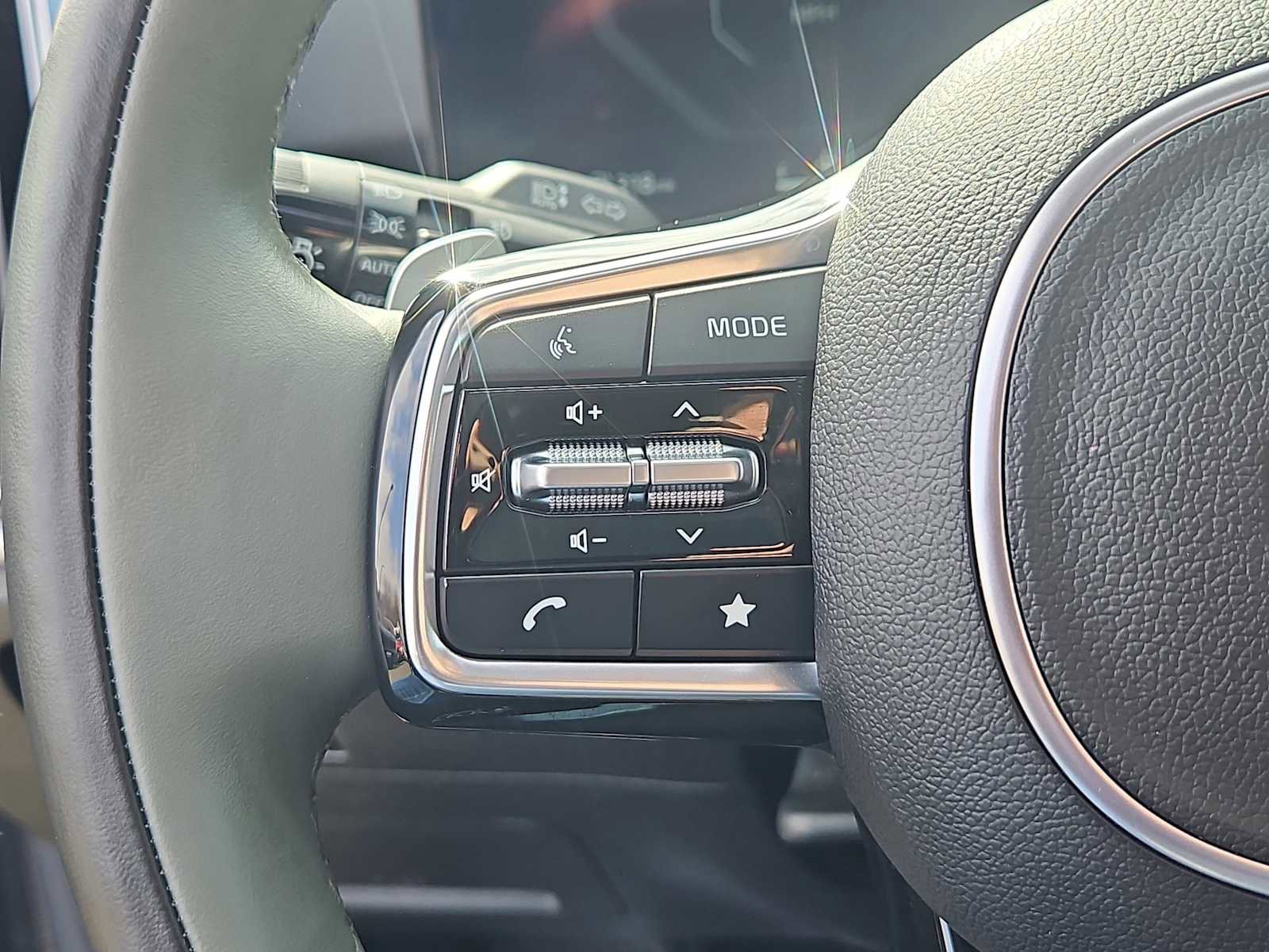 Used 2024 Kia Sorento SX Prestige w/ Sage Leather Package image 28