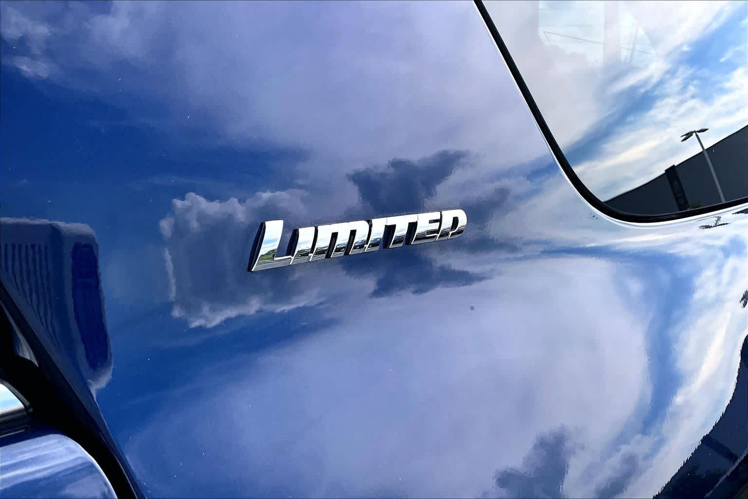 Used 2023 Toyota 4Runner Limited AWD/4WD image 10