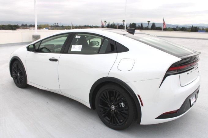 New 2027 Toyota Prius Plug-In Hybrid FWD image 5