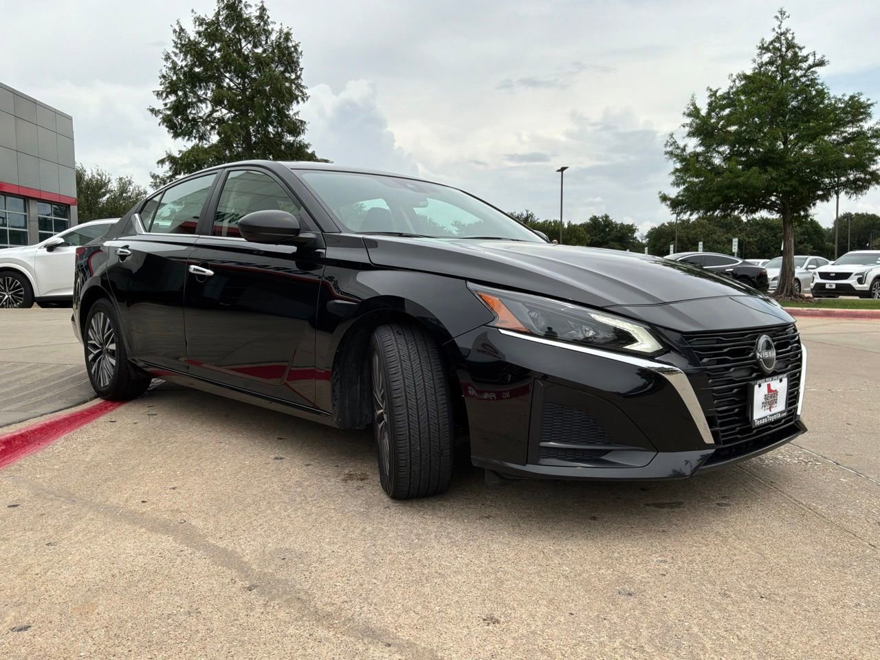 Used 2025 Nissan Altima 2.5 SV FWD image 4