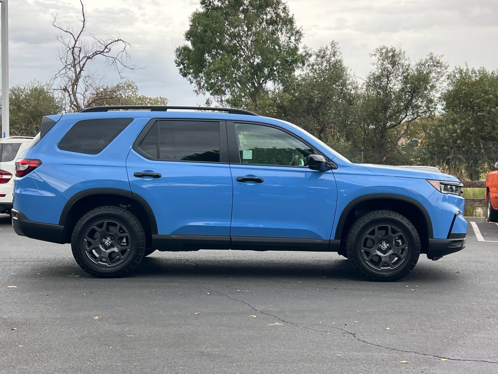 Used 2025 Honda Pilot TrailSport image 7