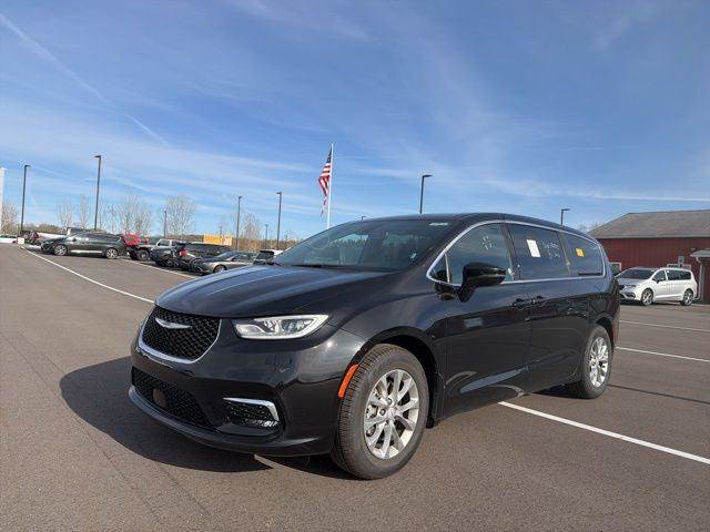 Certified 2026 Chrysler Pacifica Limited FWD image 1