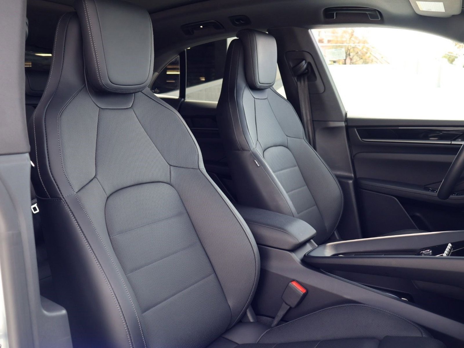 Certified 2025 Porsche Macan Electric RWD image 24