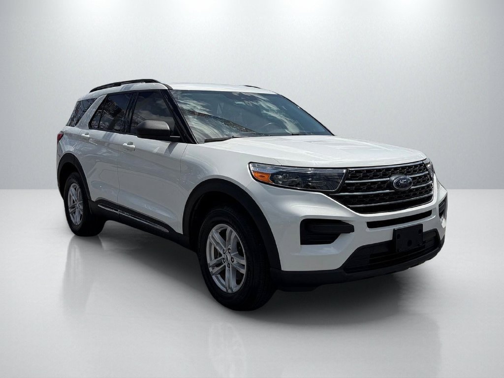 Used 2023 Ford Explorer XLT AWD/4WD image 3