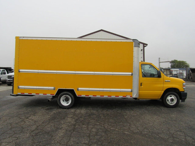 Used 2022 Ford E-350 and Econoline 350 Super Duty RWD image 2