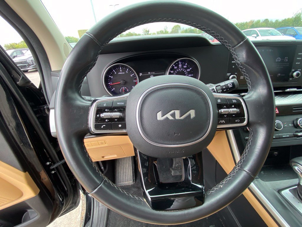 Certified 2024 Kia Carnival LX FWD image 13